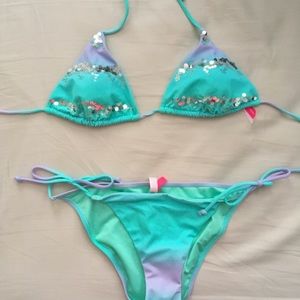 Victoria’s Secret bikini
